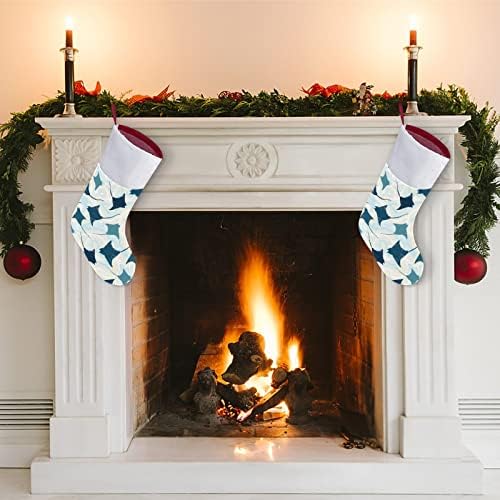 Visão superior Manta água aquática de meias de meia de Natal com lareira de pelúcia pendurada na decoração da casa da árvore de Natal