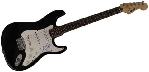 Melanie Martinez assinou autógrafo em tamanho grande Black Fender Stratocaster GUITAR