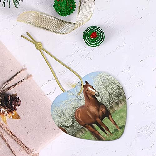 Cavalo em árvores de floração da frente pingente de coração de cerâmica de Natal, 2022 Mantel Popular Mantel