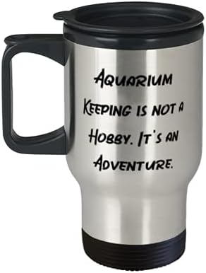 A manutenção do aquário não é um hobby. É uma aventura. Caneca de viagem, aquário mantendo caneca de viagem com