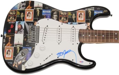 Willie Nelson assinou autógrafo em tamanho real personalizado único de uma guitarra elétrica de stratocaster de