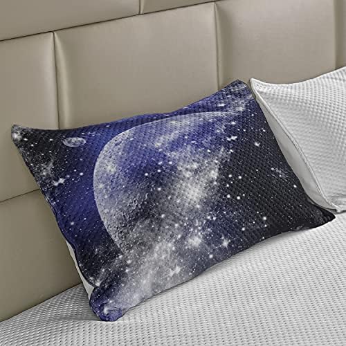 Ambesonne Space micoteca de colcha, galáxia nebulosa lua cheia Fase estrelada Orbita do céu noturno Infinito para casa e dormitórios, capa padrão de travesseiro de tamanho queen size para quarto, 30 x 20, azul -marinho branco