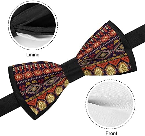 A gravata de gravata borboleta étnica ornamental pré-amarrada no casamento formal de smoking